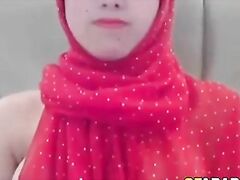 Arab Babe In Hijab Masturbates